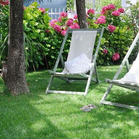 Bed and Breakfast Tre Civette Sul Como Marina di Massa Exterior foto