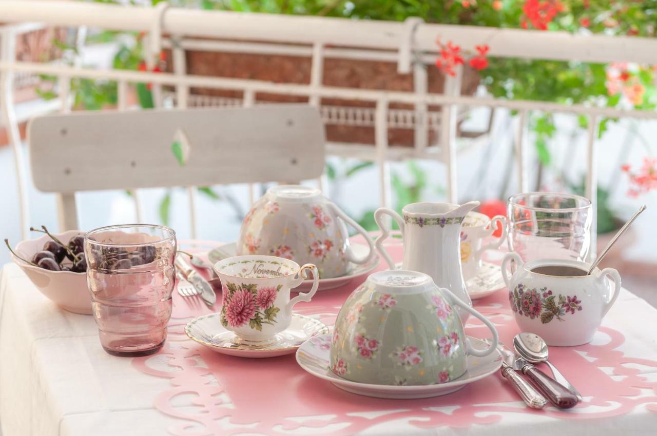Bed and Breakfast Tre Civette Sul Como Marina di Massa Exterior foto