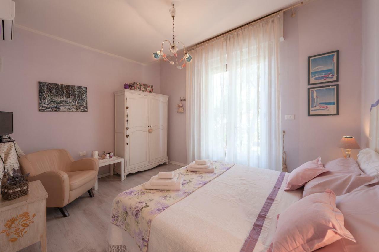 Bed and Breakfast Tre Civette Sul Como Marina di Massa Exterior foto