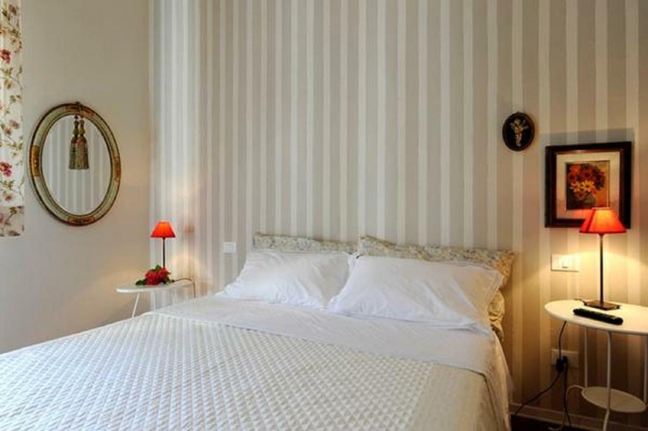 Bed and Breakfast Tre Civette Sul Como Marina di Massa Exterior foto